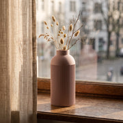 Nova - Verticaal Geribbelde Symmetrische Moderne Vaas — sfeer (bloesem)
