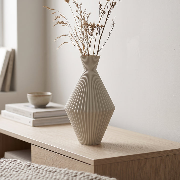 Arden - Geribbelde Facetten Geometrische Sculpturale Vaas — sfeer (creme)