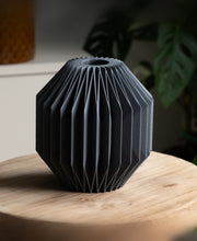 Calen - Gefacetteerde Bolle Sculpturale Vaas — sfeer (1508012_4)
