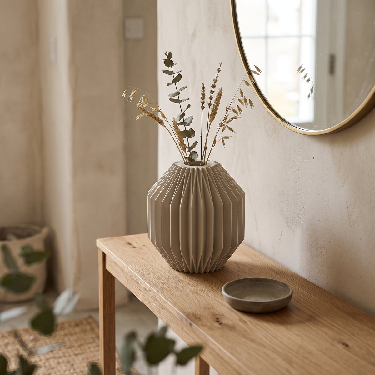 Calen - Gefacetteerde Bolle Sculpturale Vaas — sfeer (creme)
