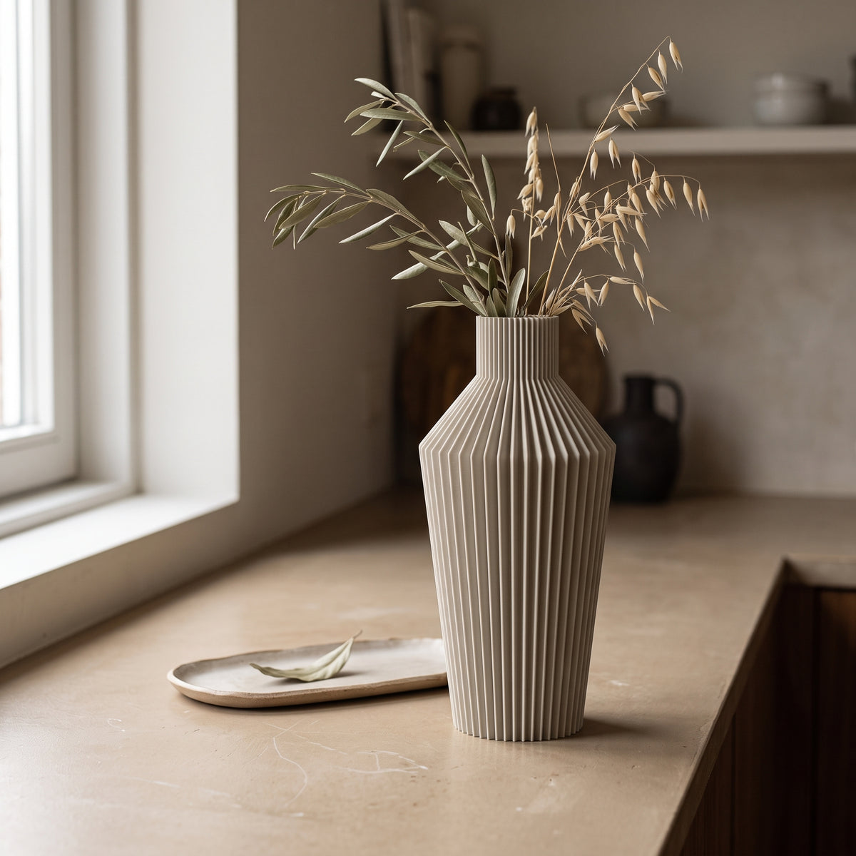 Nylas - Ronde Geribbelde Taps Toelopende Moderne Vaas — sfeer (creme)