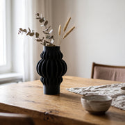 Vesper - Golvend Sculpturale Moderne Vaas — sfeer (zwart)