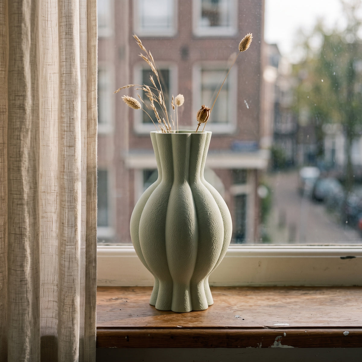 Galen - Gegroefde Sculpturale Moderne Vaas — sfeer (salie)